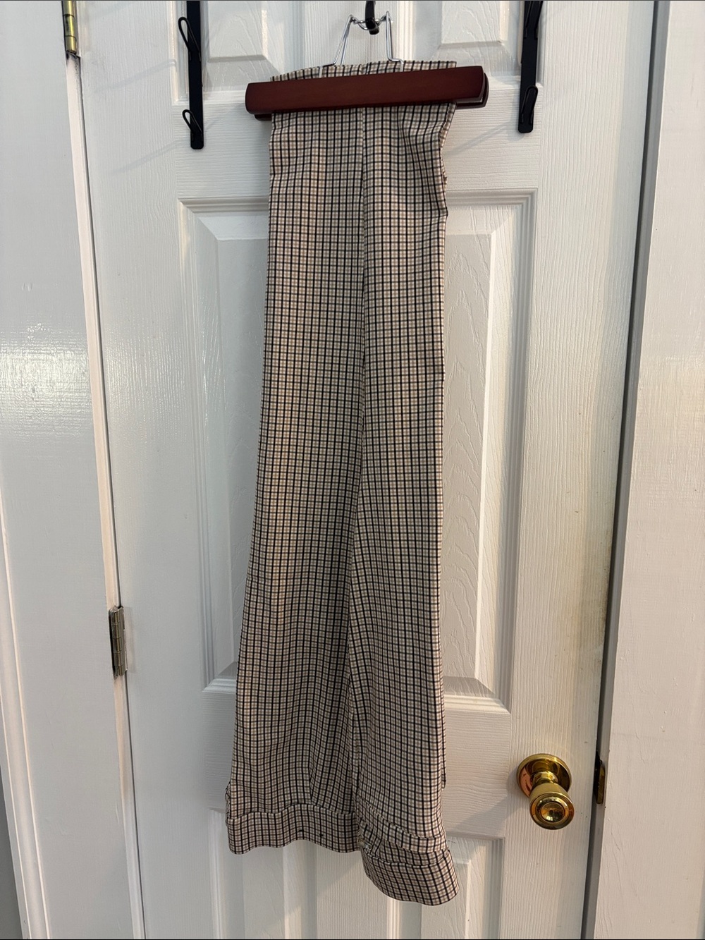Jones New York Plaid pants in cream ,tan and dark brown . XL